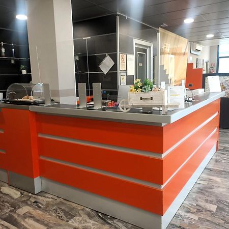 Hotel Meuble' Atlantic Treviglio Exterior foto