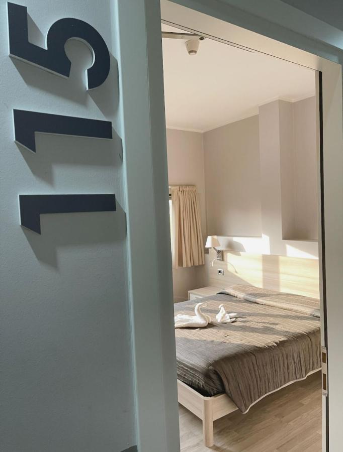 Hotel Meuble' Atlantic Treviglio Exterior foto