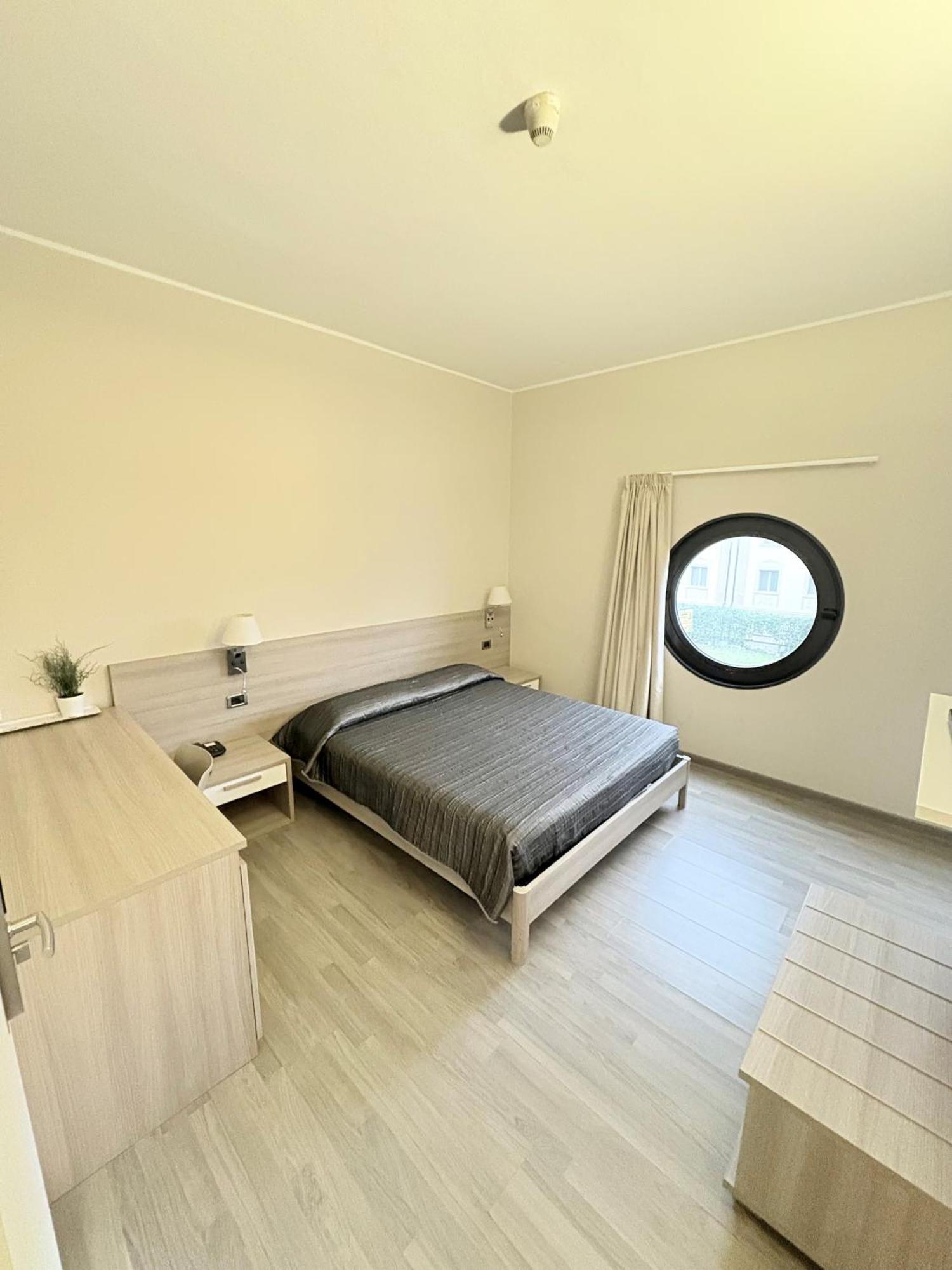 Hotel Meuble' Atlantic Treviglio Exterior foto