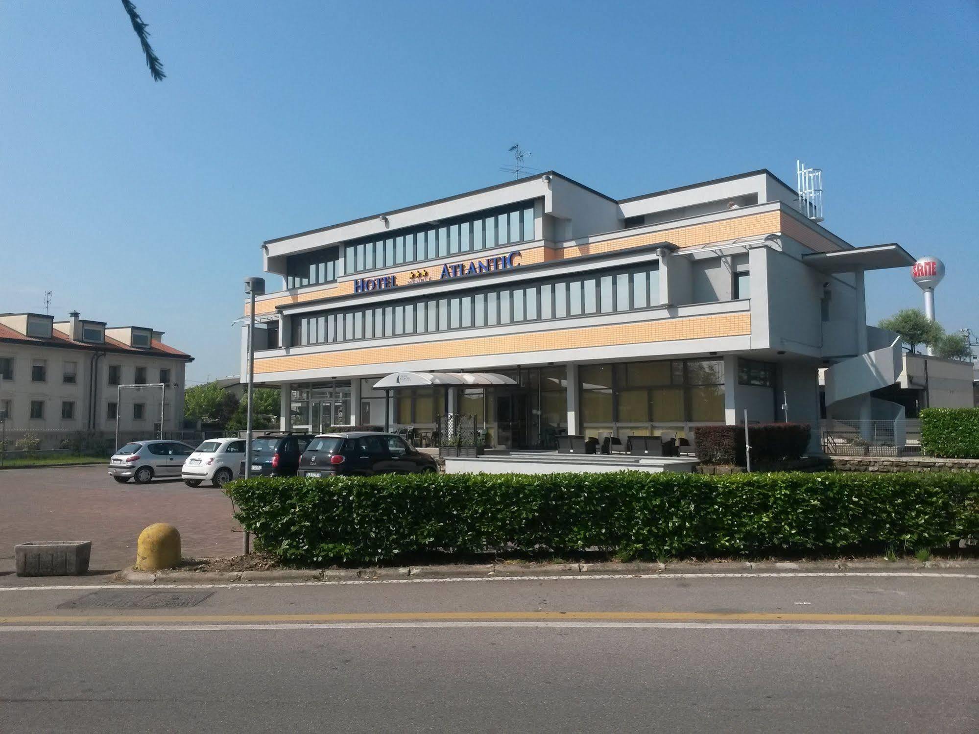 Hotel Meuble' Atlantic Treviglio Exterior foto